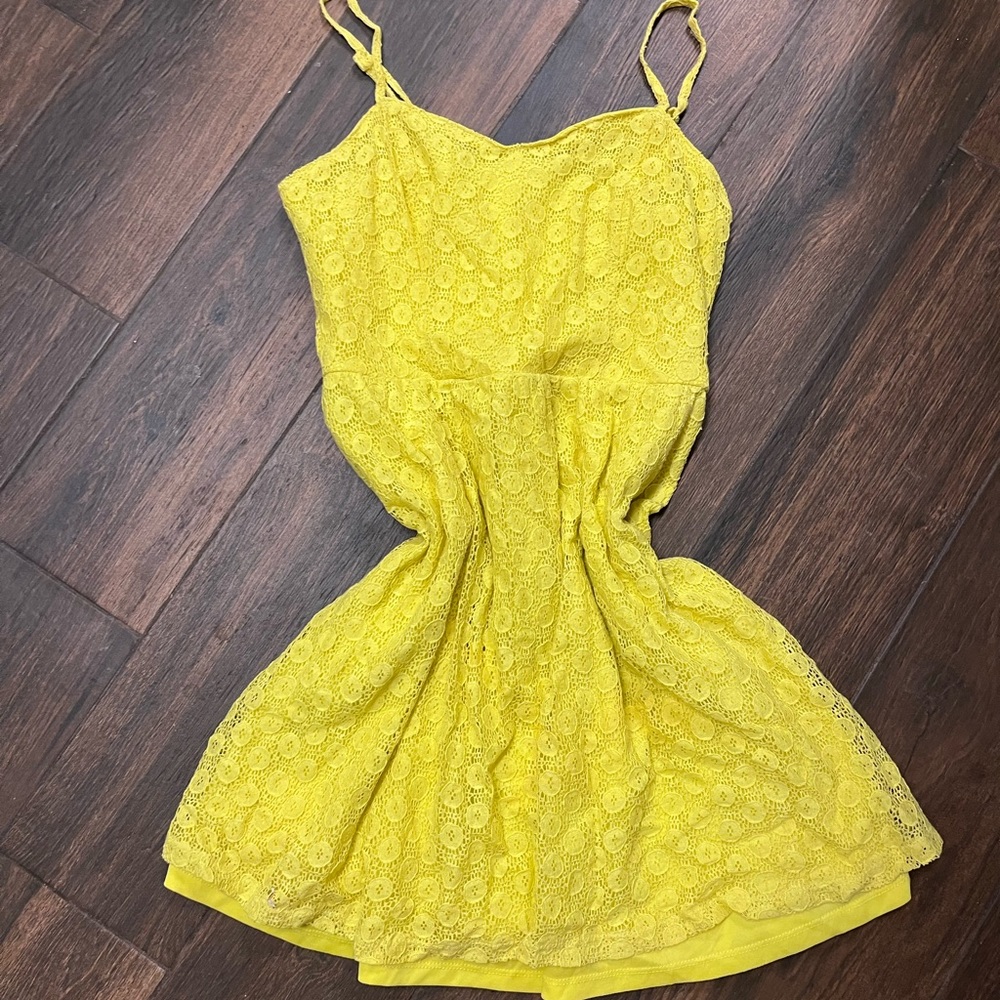 ✨Mossimo yellow eyelet sundress, size medium✨